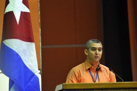 José Luis Perdomo, Presidente del Comité Organizador del  Primer Taller de Informatización y Ciberseguridad, pronunció las palabras de apertura del acto inaugural del evento, celebrado en el Palacio de Convenciones, en La Habana, Cuba, el 18 de febrero de 2015. AIN FOTO/Abel ERNESTO