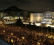 El tiempo de que Grecia se arrodille y tenga gobiernos sumisos ha terminado”, era una de las consignas. | Foto: Reuters