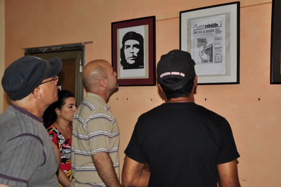 Gerardo Hernández visita el diario Juventud Rebelde.