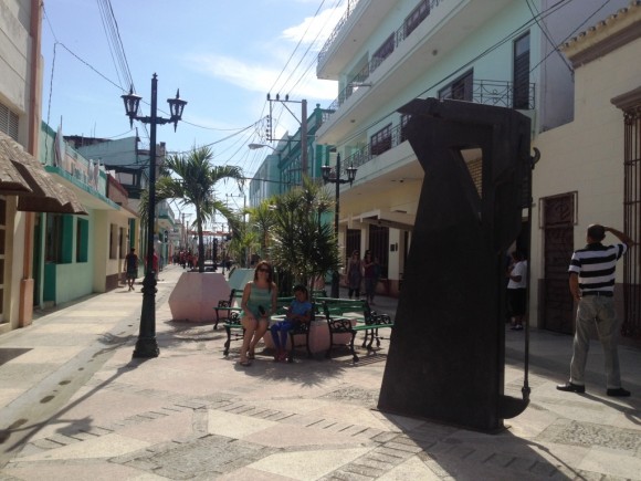 En el boulevard de Bayamo. Foto: Diana Acuña Riancho / Cubadebate