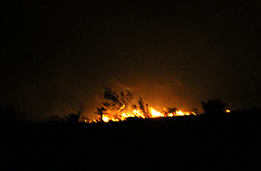 Sofocado peligroso incendio en localidad holguinera de La Yaba. Foto: Ahora