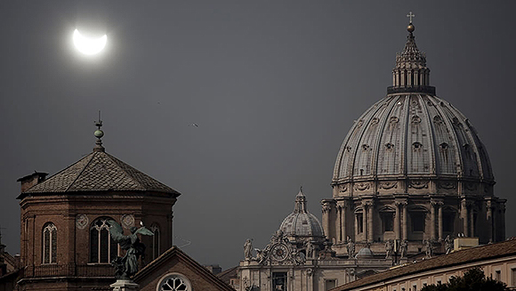 Así pudo verse desde el Vaticano. Foto: Reuters
