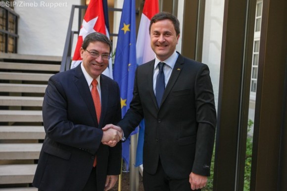 El Canciller cubano Bruno Rodríguez junto al Primer Ministro de Luxemburgo Xavier Bettel. Foto: Gobierno de Luxemburgo