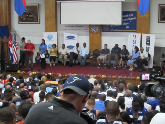 Acto de inauguración de la clínica. Foto: Aynel Martínez Hernández/Cubadebate
