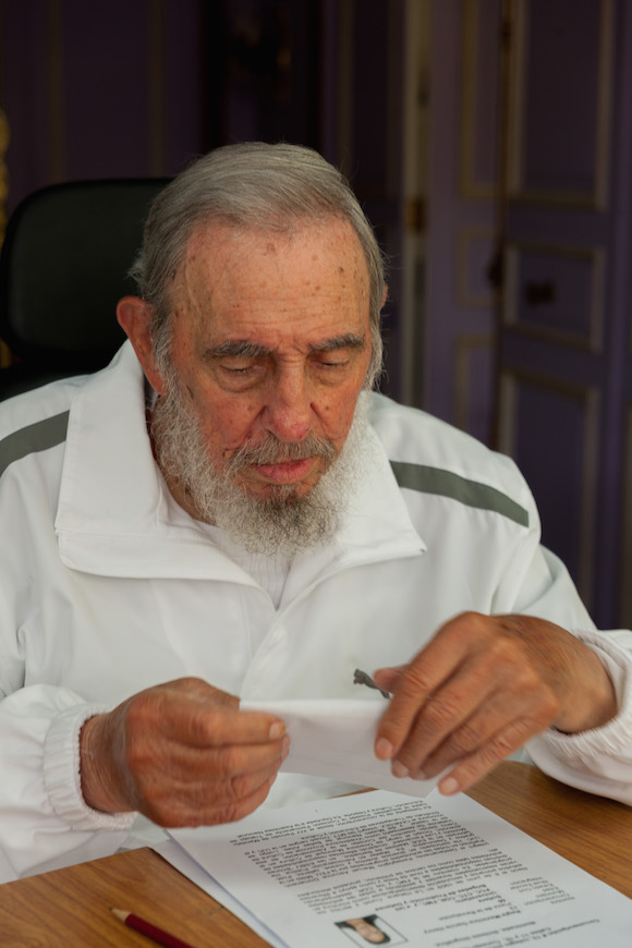 Fidel ejercer su derecho al voto, el 19 de abril de 2015. Foto: Estudios Revolución