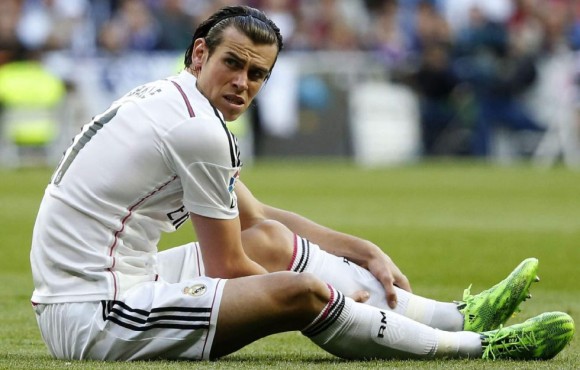 Bale se duele del gemelo de la pierna izquierda. 