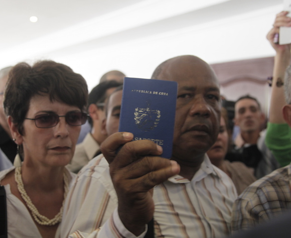Protestas por la exclusión de representantes de Cuba en el Foro Social. Foto: Ismael Francisco/ Cubadebate