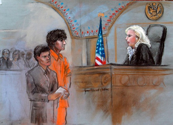 En esta representación, Dzhokhar Tsarnaev se declara inocente de las explosiones en el maratón de Boston, durante un juicio en su contra. Foto AP