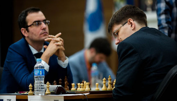 Leinier Domínguez y Tomashevsky Evgeny. Foto: FIDE