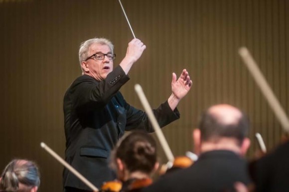 Osmo Vänskä, director de la Orquesta Sinfónica de Minnesota dirigió el concierto de apertura del la feria internacional CUBADISCO 2015, en el Teatro Nacional, en La Habana. AIN FOTO/Abel ERNESTO.