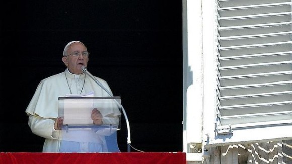 Papa Francisco en el Rezo del Angelus 2015. Foto: AFP