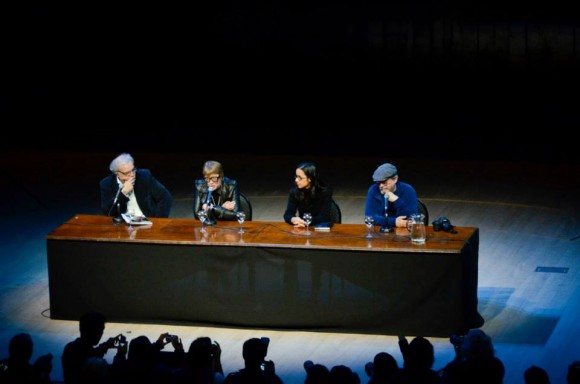 Presentadores del libro en el Centro Cultural Kirchner. Foto: Kaloian / Cubadebate