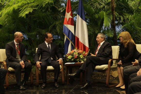 Encuentro oficial del Presidente Cubano Raúl Castro Ruz y el Presidente Francés Francois Hollande, en el Palacio de la Revolución, 11 de mayo de 2015. Foto: Ismael Francisco / Cubadebate