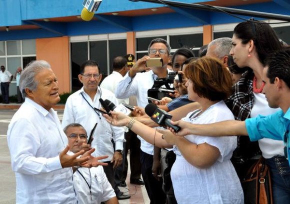 Salvador Sánchez Cerén, presidente de la República del Salvador, después de arribar a Cuba en visita oficial. Foto: Marcelino Vázquez.