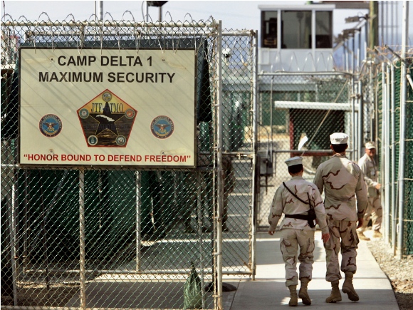 Cárcel en la Base Naval de Guantánamo. Foto: Pinstake.com