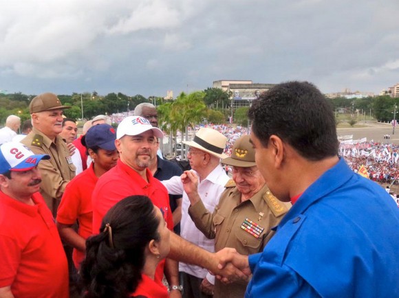 El Presidente venezolano Nicolás Maduro saludó a los “Cinco Héroes” cubanos. Foto: Miraflores