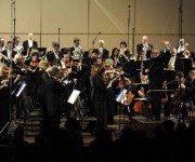 Los músicos de la Orquesta Sinfónica de Minnesota interpretan de pie los Himnos Nacionales de Cuba y de Estados Unidos durante la segunda presentación de esta orquesta, en el Teatro Nacional de Cuba, en  La Habana, el 16 de mayo de 2015. AIN FOTO/Roberto MOREJÓN RODRÍGUEZ/