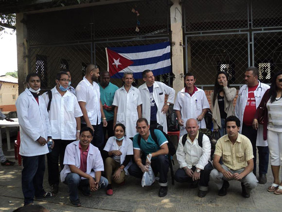 médicos cubanos nepal3