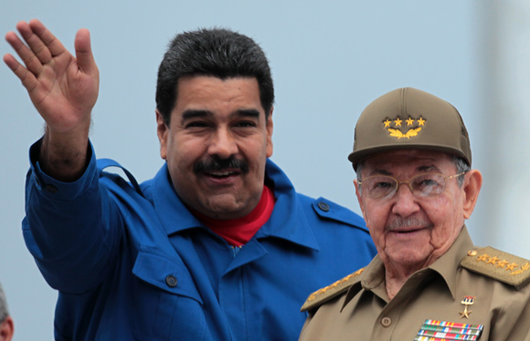 Los presidentes Nicolás Maduro y Raúl Castro en la Plaza de la Revolución, el Primero de Mayo de 2015. Foto: Ladyrene Pérez/ Archivo de Cubadebate