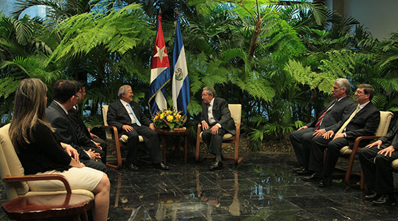 Raúl Castro, recibió al presidente electo de El Salvador y actual vicepresidente, Salvador Sánchez Cerén. Foto: Ismael Francisco/ Cubadebate.