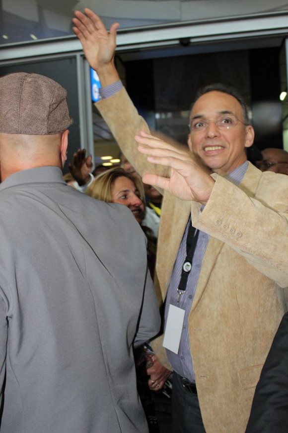 Los Cinco en Sudáfrica. Antonio Guerrero en el Recibimiento Popular en el Aeropuerto. Foto: Deisy Francis Mexidor / Cubadebate