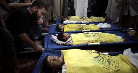 Los cuatro niños muertos, el 16 de julio de 2014. Foto: AP.
