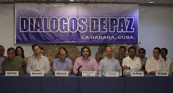 La Comisión deberá promover al reconocimiento de las víctimas, cuyos derechos fueron vulnerados, explicó Rodolfo Benítez, delegado de Cuba en los diálogos de paz. Foto: Ismael Fracisco / Cubadebate.