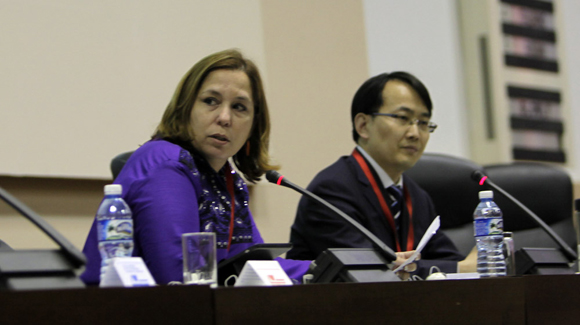 Rosa Miriam Elizalde, editora de Cubadebate, moderó el Panel dedicado a al Cibeseguridad, de la Conferencia Internacional "Nuevos escenarios de la Comunicación Política en el ámbito digital 2015", organizado por la Cancillería cubana. Foto: Ismael Francisco/ Cubadebate