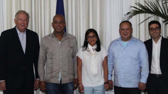 De izquierda a derecha, Thomas Shannon, Michel Martelly, Delcy Rodríguez y Diosdado Cabello. Foto: El Nacional