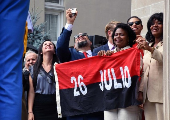 Miembros de la delegación cubana a la reapertura de la Embajada en Washington. Foto: Bill Hackwell.
