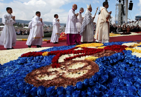 Papa Francisco celebra una misa en el Parque Bicentenario, en Quito, Ecuador. Foto: Reuters.