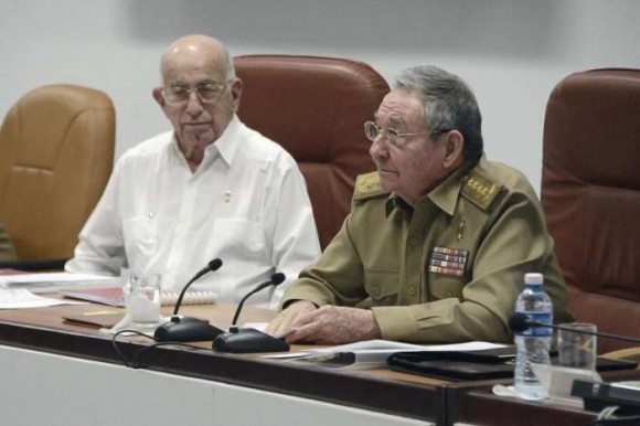 Raúl presidió el Pleno del Comité Central que convocó al VII Congreso del PCC: Foto: Estudio Revolución.