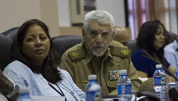 Ramiro Valdés, Comandante de la Revolución, en la Comisión de Atención de los Servicios. Foto: Ismael Francisco/Cubadebate.