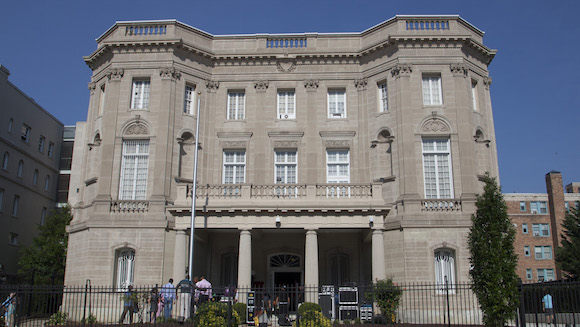 La Embajada de Cuba en Washington, en una imagen de este domingo, cuando se ultimaban detalles para la apertura oficial. Foto: Ismael Francisco/ Cubadebate