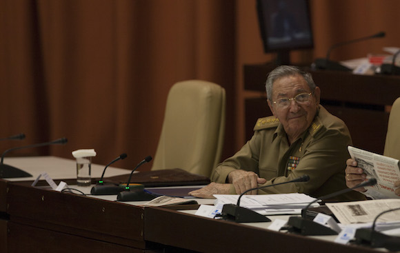 Raúl Castro asiste a la sesión plenaria de la Asamblea Nacional. Foto: Ismael Francisco/ Cubadebate