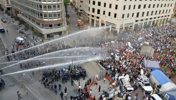 Represiones a las protestas por la crisis de la basura en capital libanesa. Foto: EFE.