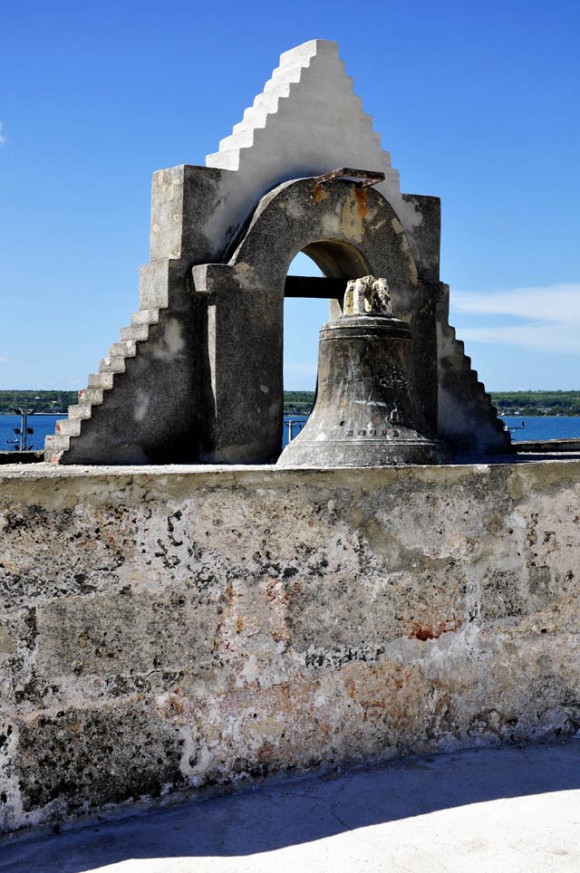 Lugar que originalmente ocupaba la campana frente a la Bahía de Matanzas. Foto: Roberto Garaicoa