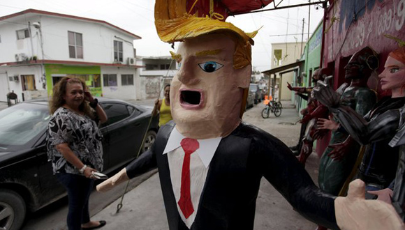Una piñata de Donald J. Trump en Reynosa, México. Foto: Daniel Becerril/ Reuters