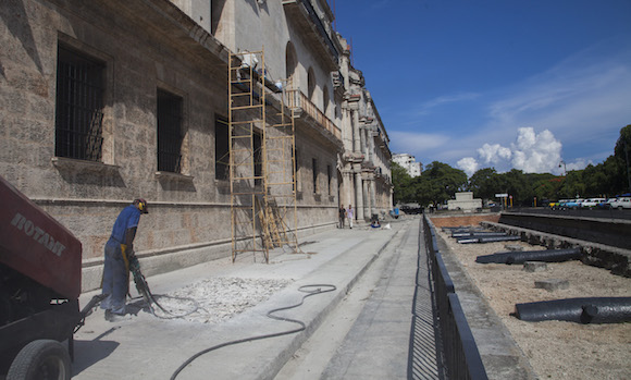 El Centro Cultural Padre Félix Varela, que ocupa la antigua sede del Seminario de San Carlos y San Ambrosio en el centro histórico de La Habana.