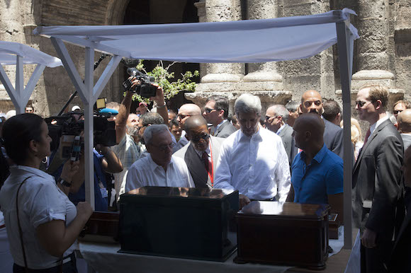 Kerry en La Habana Vieja. Foto: Ismael Francisco/ Cubadebate