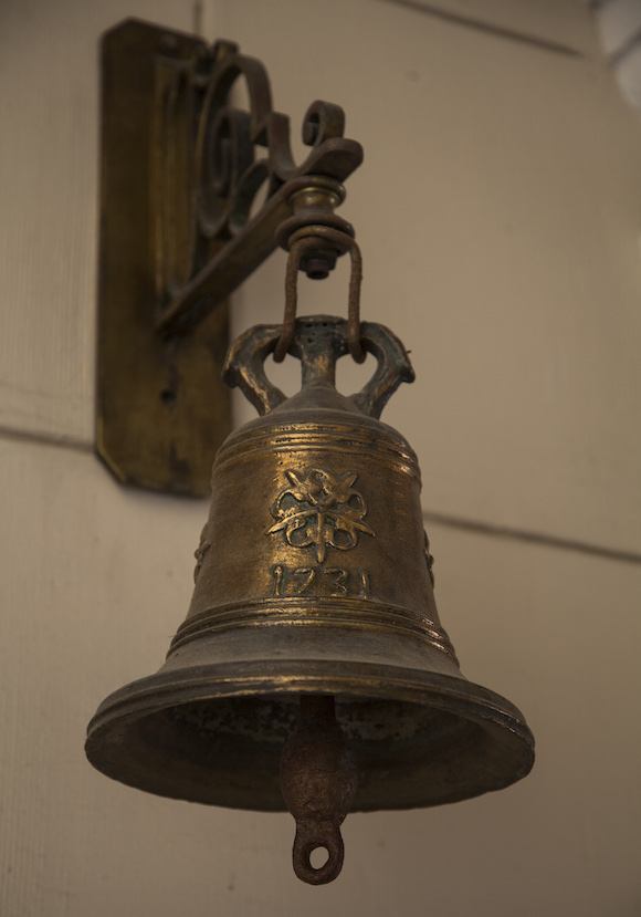 La campana original del Seminario San Carlos y San Ambrosio de La Habana, con la fecha en que fue creada: 1731. Foto: Ismael Francisco/ Cubadebate