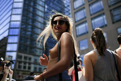 La presencia de mujeres semidesnudas en Times Square ha ocupado en los últimos días las primeras planas de periódicos, noticieros y, por supuesto, el espacio cibernético, en un nuevo capítulo sobre el sexo y la moralidad en Estados Unidos. Foto: Reuters