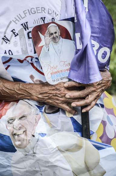 Esperan al Papa en la Plaza de la Revolución. Foto: Kaloian/ Cubadebate.