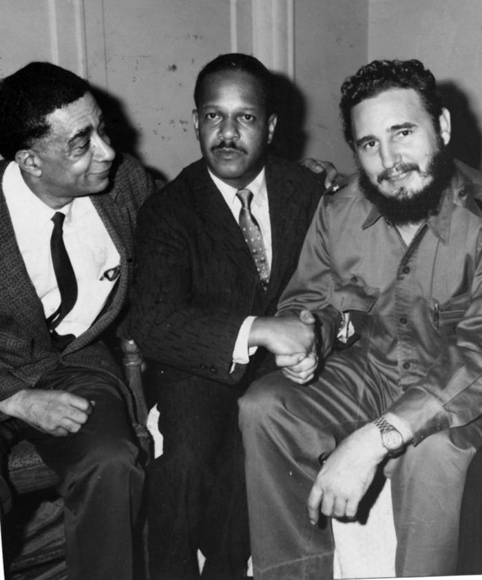 Dirigentes de prestigiosas instituciones negras de Estados Unidos visitaron a Fidel Castro luego de su decisión de aceptar el ofrecimiento de alojamiento del hotel Theresa, en Harlem. Foto: Prensa Latina