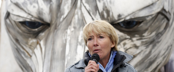 LONDON, UNITED KINGDOM - SEPTEMBER 2:  Actress Emma Thompson seen outside Shell's HQ on the Southbank where she recited a poem in protest over Arctic drilling on September 2, 2015 in London, England. (Photo by Alex B. Huckle/GC Images)