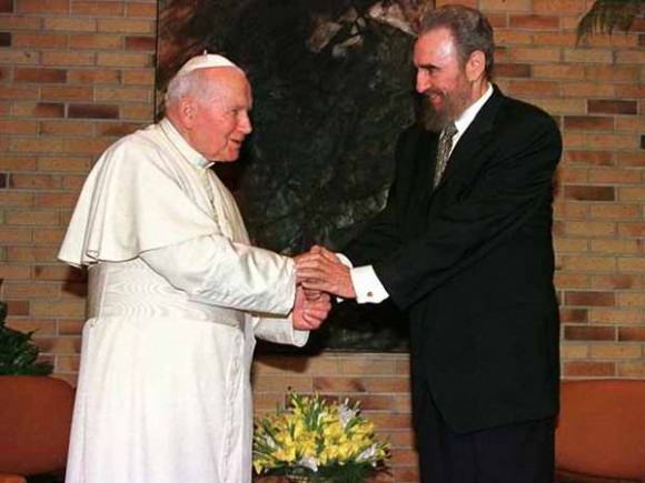 Fidel y el Papa Juan Pablo II durante la visita de cortesía de Su Santidad en el Palacio de la Revolución, enero de 1998. Foto: Estudio Revolución.