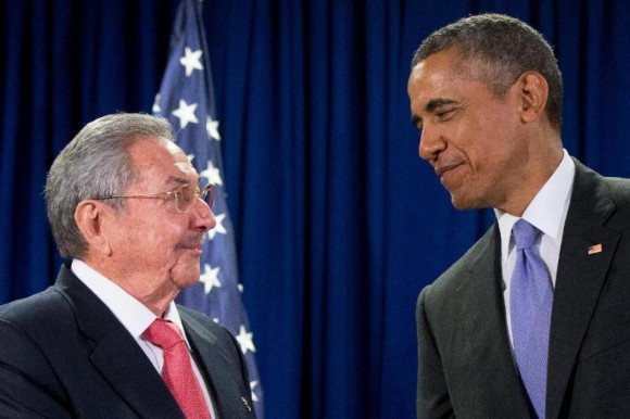 Encuentro del Presidente cubano Raúl Castro y el Presidente de EE.UU Barack Obama en la sede de la ONU, el 29 de septiembre de 2015. Foto:AP /Andrew Harnik