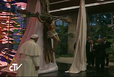 Raúl regaló obra de Kcho al Papa Francisco.