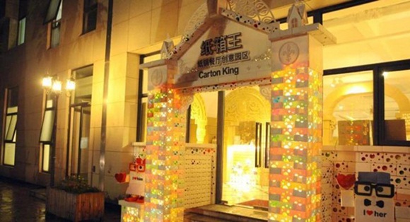 Shanghai inauguró el Carton King, un restaurante hecho de cartón