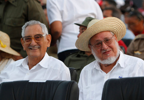 Julio Camacho Aguilera y Jorge Risquet Valdés presentes en el acto por el Aniversario 60 del Asalto al Cuartel Moncada. Foto Ismael Francisco / Cubadebate